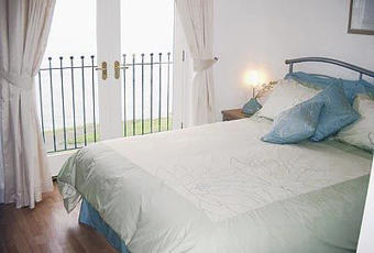 Double bedroom, with balcony and spectacular sea views.