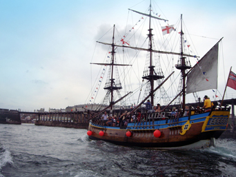 Endeavor replica Photo