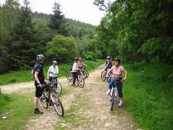 Photo of cyclists ready to go mountainbiking in Dalby Forest