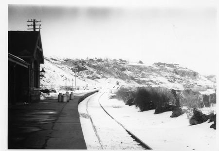 Photo of Sandsend Station covered in snow in 1947