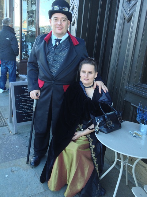 A photo of a Gothic couple near to the harbour